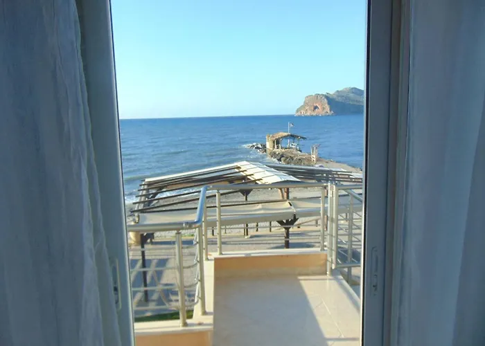 Comfy Beachfront Litinas Casa With Seaview