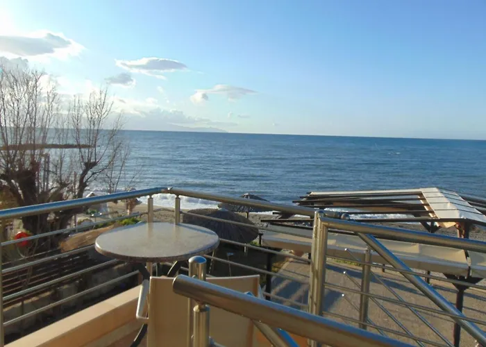 Comfy Beachfront Litinas Casa With Seaview